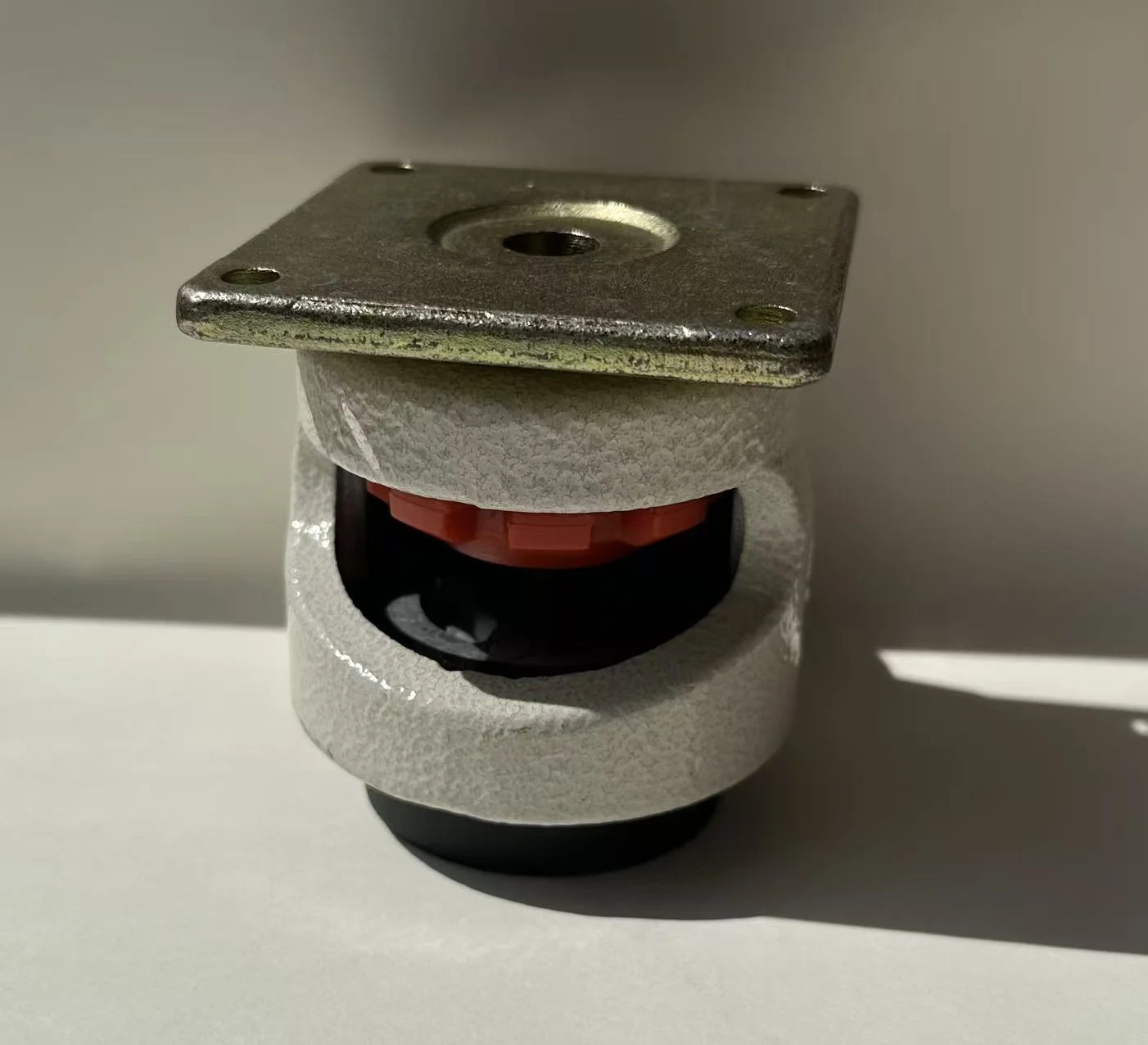 DCA-40F Leveling Caster